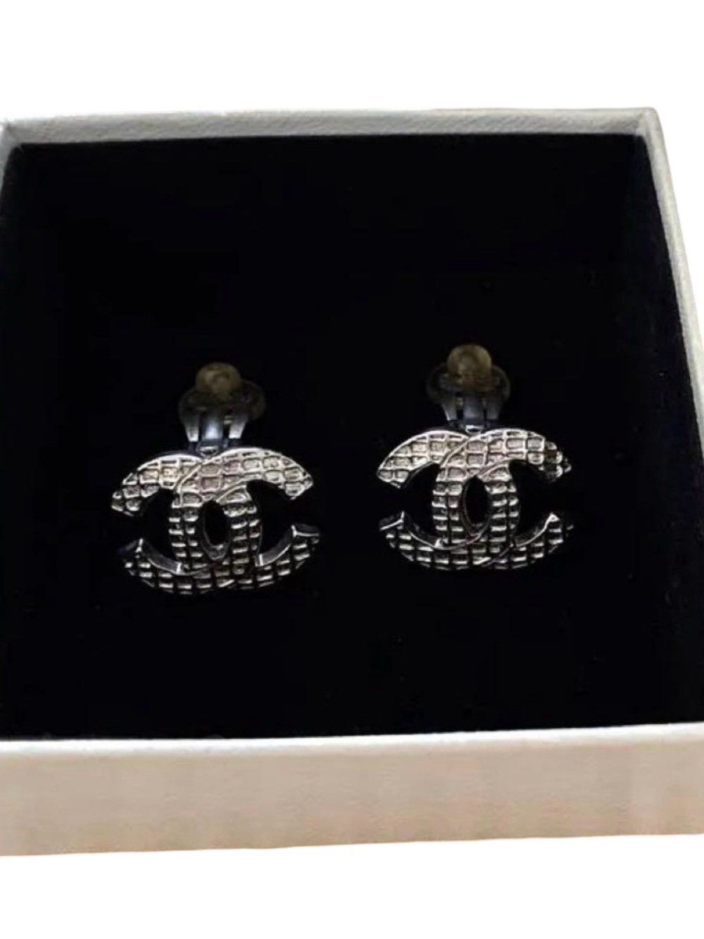 Authentic CHANEL Vintage 00A Silver-Tone Quilted CC Clip ON Earrings w/box & COA